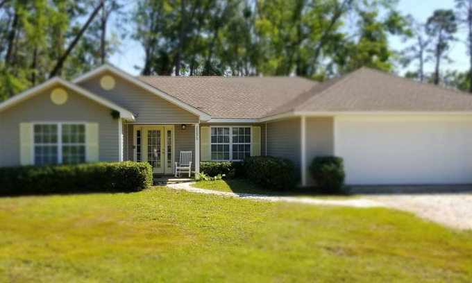 Oak House | Pet-Friendly Retreat: Ideal Location with Fenced Yard!