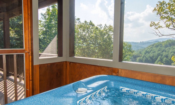 Jefferson Cabin | Pet-Friendly Lazy Dog Log Cabin with Hot Tub & Fishing Lake
