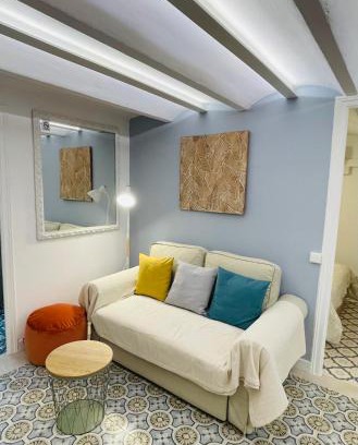 La Sagrada Familia Apartment | Explore Lazy Donkey Sagrada Familia - Family-Friendly Retreat