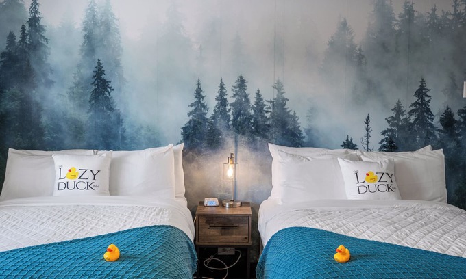 West Yellowstone Hotel | Relax at Lazy Duck Inn with Pool and Breakfast Included