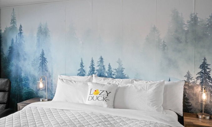 West Yellowstone Hotel | Spacious Remodeled Room at Lazy Duck Inn #29 - Guest Rated 10/10