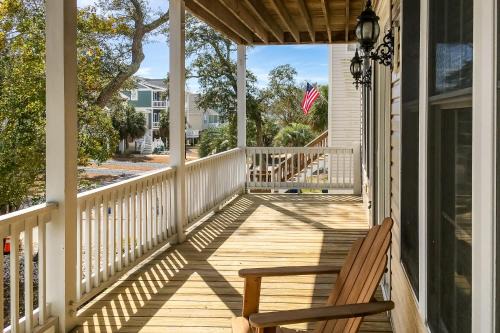 Yaupon Beach House | Relax at Lazy Dynamite - 4-Star Family-Friendly Retreat