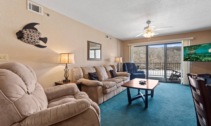 Osage Beach Condo | Tranquil Lazy E-03 with Scenic Cove and Pool Access