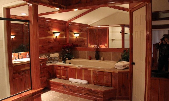 Joppa Apartment | Indulge in the Lazy G #1 Honeymoon Suite with Spa & Hot Tub