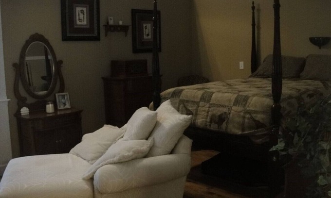 Joppa Apartment | Indulge in Lazy G #2 Bridal Suite with Breakfast & Family Comfort