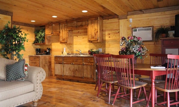Joppa House | Relaxing Creek Side Cabin at Lazy G - Pet Friendly Retreat