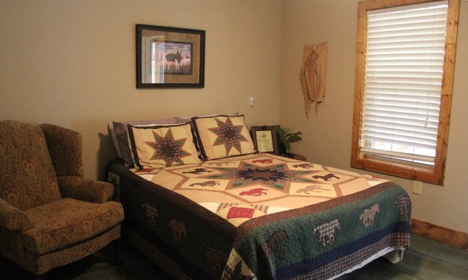Joppa Cabin | Cozy Lazy G Cabin #5 - Pet Friendly & Family Approved