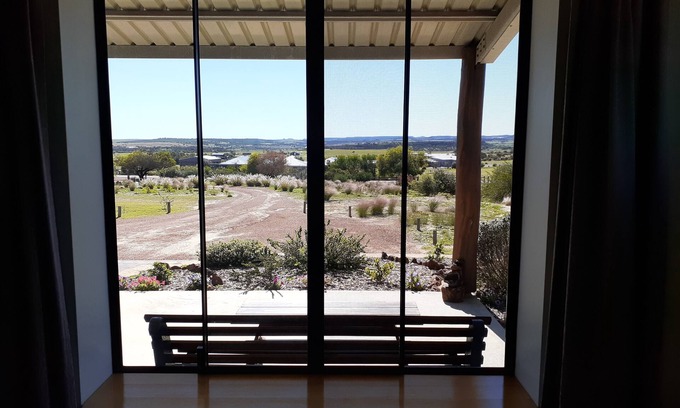 White Peak Apartment | Top-Rated Lazy Hills Guest Accommodation with Ocean View