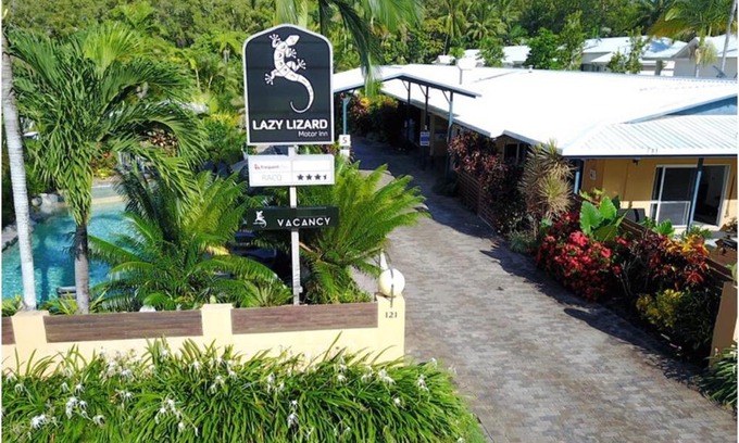 Port Douglas Hotel | Relax at Lazy Lizard Motor Inn with Ocean Views & Pool