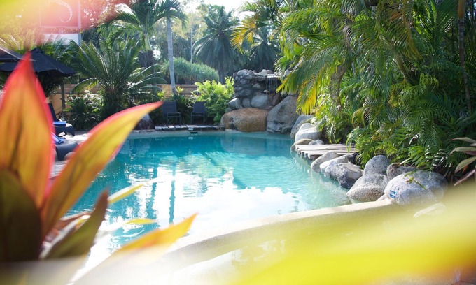 Port Douglas Hotel | Relax at Lazy Lizard Motor Inn with Ocean Views & Pool
