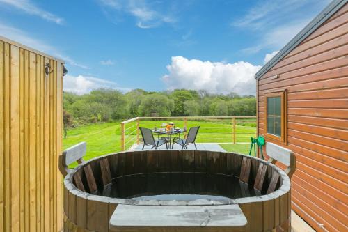 Redruth House | Top-Rated Lazy Lodge: Family-Friendly Retreat with Kitchen