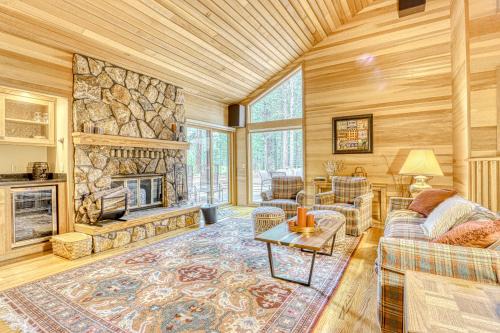 Black Butte Ranch House | Relax at Lazy Pines Lodge with Pool & Hot Tub Amenities