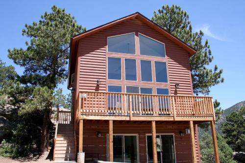 Estes Park House | Relax at Lazy R Cottages - Family-Friendly Cabin Retreat