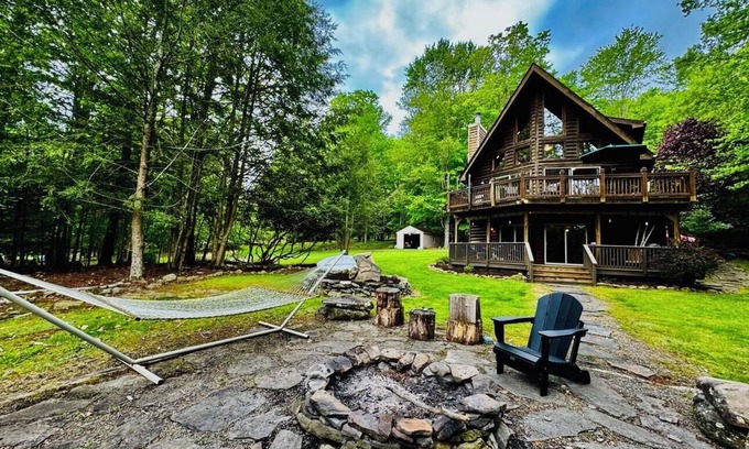 Greentown Cabin | Tranquil Lazy River Cabin: Family-Friendly Retreat on Lake