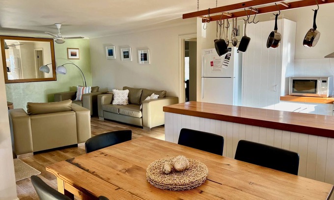 Waterhouse Villa | Lazy Sails Starboard - Pets welcome outside, WiFi