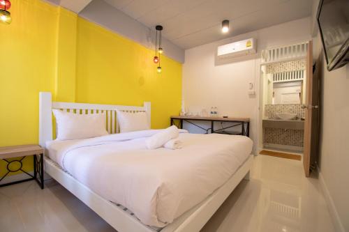 Rayong Hotel | Budget-Friendly Lazy Sandals - Family Welcome & Rated 7.9