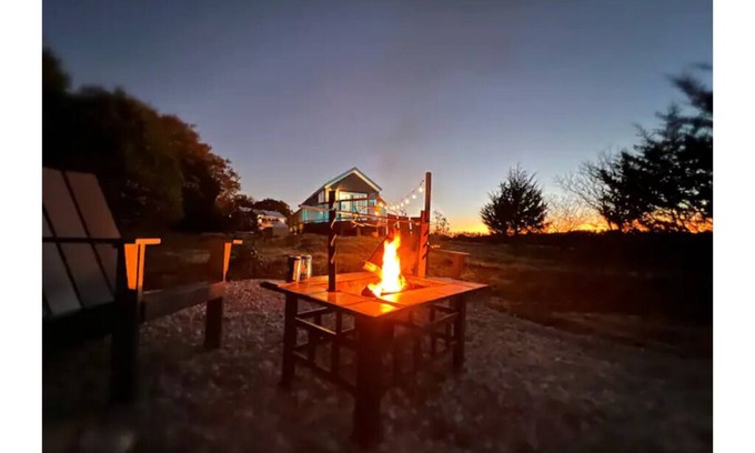 Drumright Cabin | Relax at Lazy Spring Farm: Star Gazing & Hot Tub Retreat