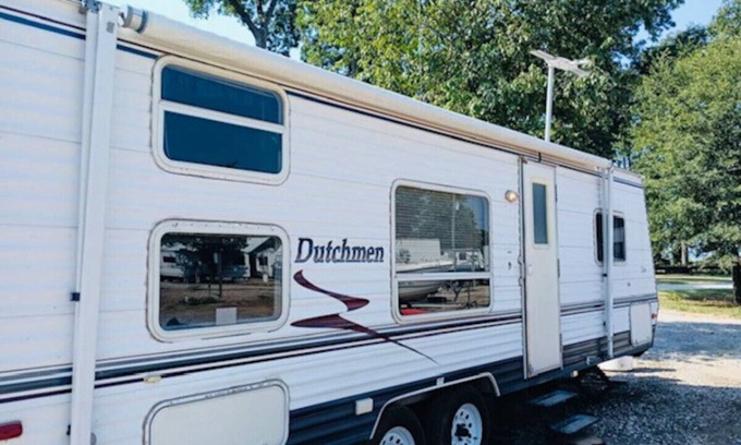 Redwood House | Relaxing Lakefront Getaway with Family-Friendly Amenities