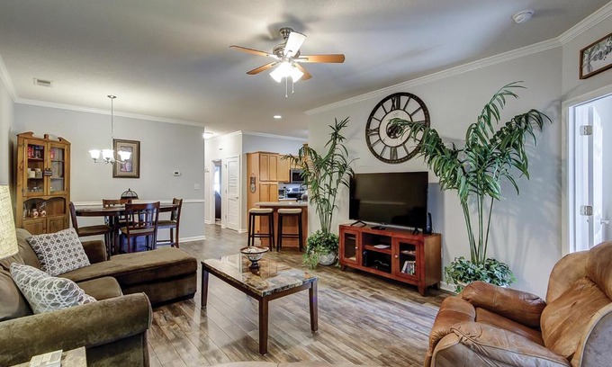 Surfside Beach Apartment | Inviting Lazy Willow 102: Pet-Friendly Retreat with Pool