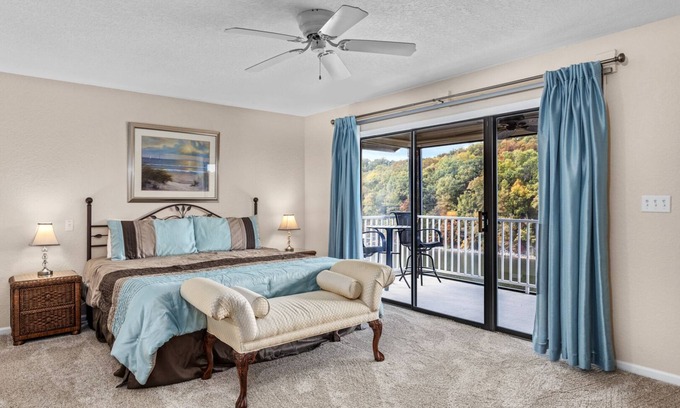 Osage Beach Condo | Prime Waterfront Condo with Pool & Family-Friendly Amenities