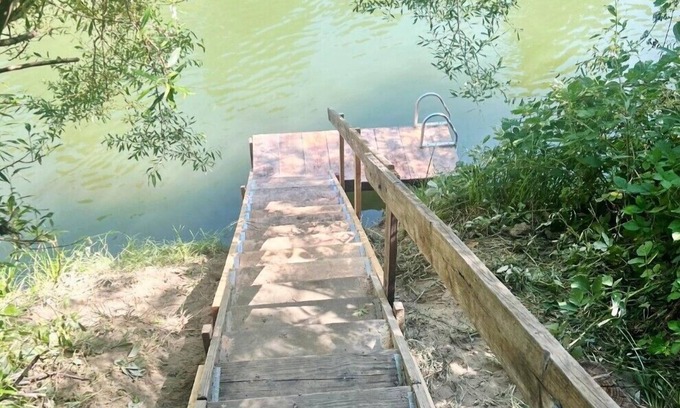 Guerneville Cabin | Relax at Lazy River Lodge: Hot Tub, WiFi & Ping Pong Fun!