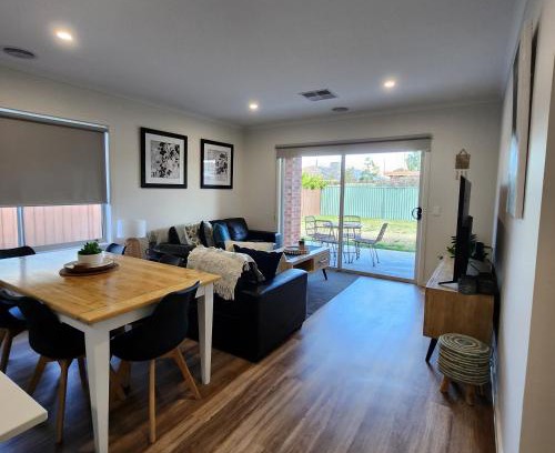 Shepparton Apartment | Lbarza Stylish New 4 BR Home with room to play