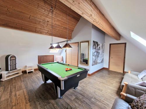Kelty Ski Chalet | Relaxing Retreat at Lbtie Lodge with Two Private Hot Tubs