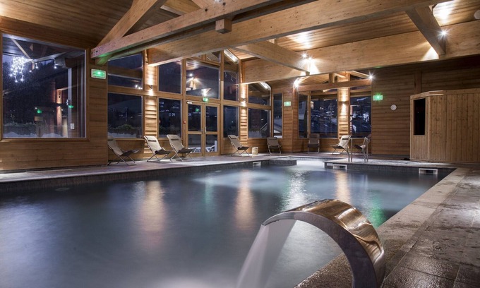 La Clusaz Apartment | Indulge at LCZ: Top-Rated T4 with Spa and Pool Access