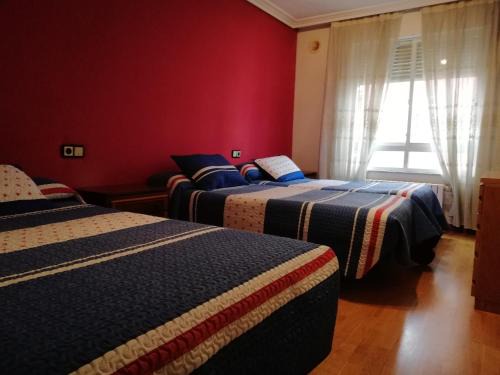 Leon Apartment | Pet-Friendly Getaway at León Arena with Family Amenities