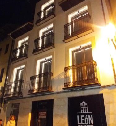 Old Town Apartment | Pet-Friendly León Suite Urban Studios with Exceptional Ratings