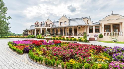 Rudziniec Bed & Breakfast | Discover Leśna Perła: Restaurant and Family-Friendly Rooms