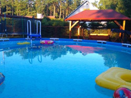 Mikoszewo House | Relax at Leśne Zacisze: Family-Friendly with Pool Access