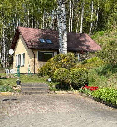 Chmielno House | Enchanting Leśny Domek: Guest Rated 9.5 with Family Amenities
