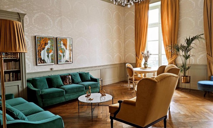 Richebourg - Saint-Clement Apartment | Elegant Le 1825 Suite in the Heart of the City - Guest Rated 9.8