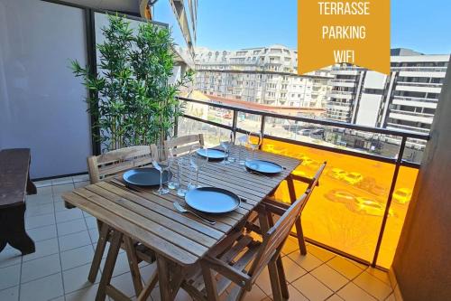 Blatin Apartment | Discover Le 19: Family-Friendly with Terrace & Wifi