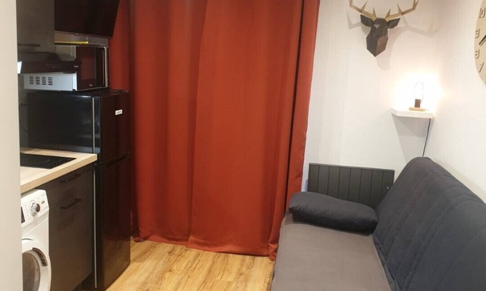 Bernex Apartment | Le 211: Adventure Awaits with Skiing and Hiking Access