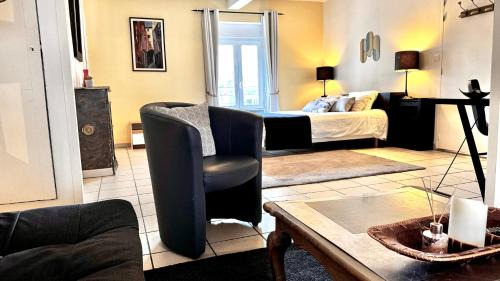 Chatellerault Apartment | Elegant Getaway at Le 24 Clemenceau - Rated 8.9/10!