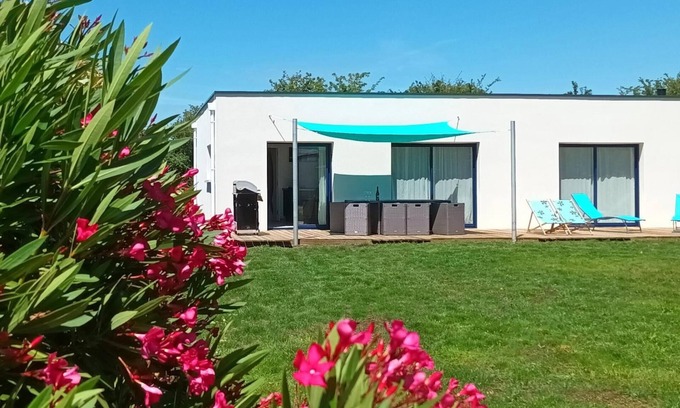 Erdeven House | Oceanfront Gîte at Le 26 - Family-Friendly Retreat