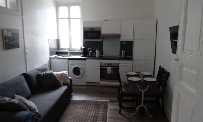 Granville Apartment | LE 27 - QUIET TWO-ROOM APARTMENT IN THE CENTER OF TOWN