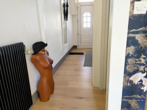 Lens House | Discover Le 32: Family-Friendly Retreat with Top Ratings