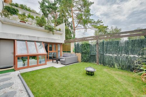 Champs Elysees Apartment | Discover Le 44 - Apartment with Private Garden Retreat