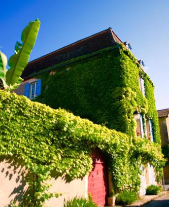 Castelfranc Bed & Breakfast | Oceanfront Retreat at Le 7 des Tonneliers - 8.8 Rated Stay