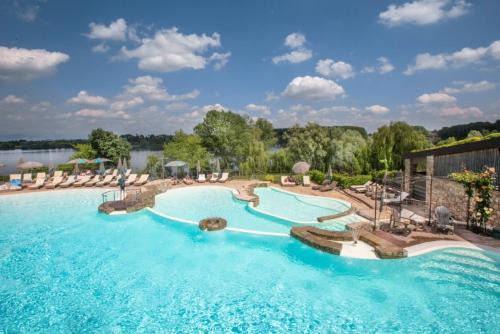 San Benedetto di Lugana Hotel | Discover Le Ali Del Frassino: Spa, Pool & Ocean Views