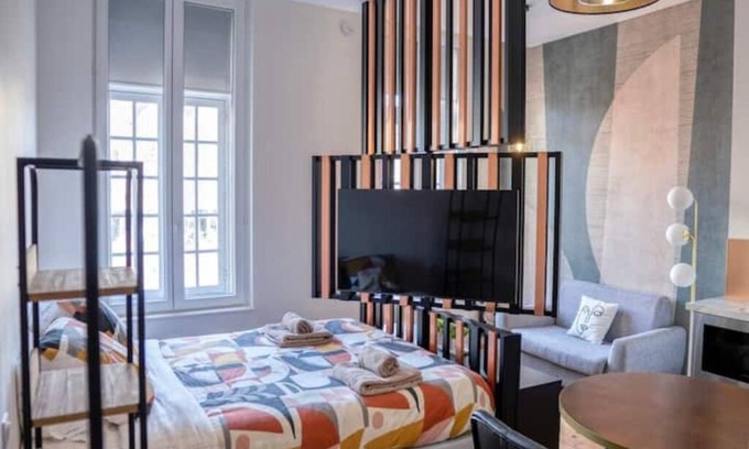 Arras Apartment | Elegant Stay at Le Art Déco with Kitchen & Child-Friendly Amenities