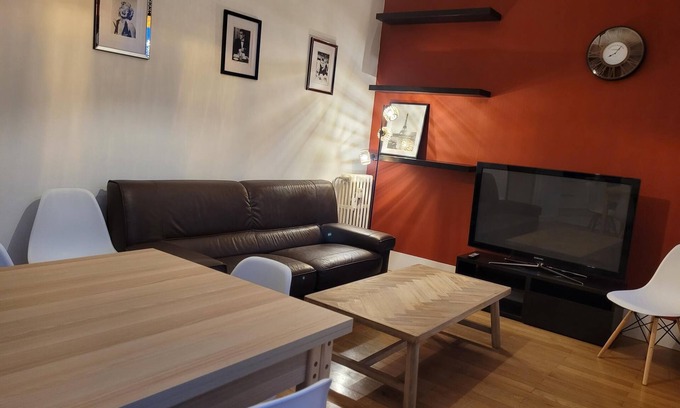 Centre Ville Apartment | Central Comfort at Le Balcon D'amiens with Family Amenities