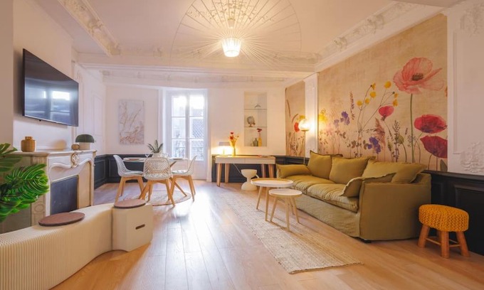Centre-ville Apartment | Pet-Friendly Retreat at Le Balcon du 21 with High Ratings