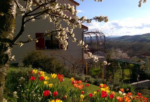 Dallet House | Pet-Friendly Le Balcon: Guest Rated 8.8/10 for Families