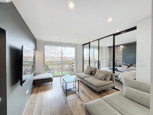 Amidonniers - Caffarelli Apartment | Relax at Le Balcon with Beautiful Canal Views