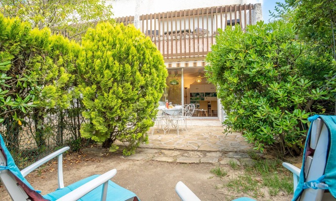 La Ciotat Apartment | Pet-Friendly Getaway at Le Bali with Oceanfront Views