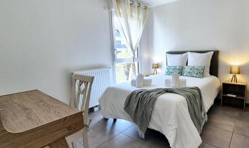 Audenge Apartment | Le Banc d Arguin Escapade romantique Port et Piscine naturelle à proximité Terrasse Wifi Détente assurée